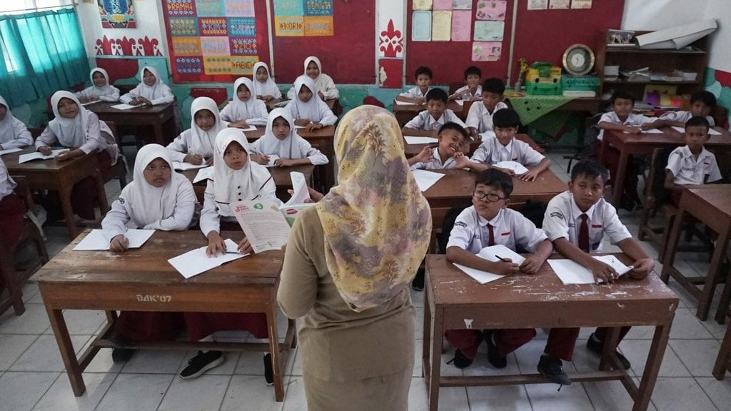 Bantuan subsidi upah untuk pekerja dan guru honorer
