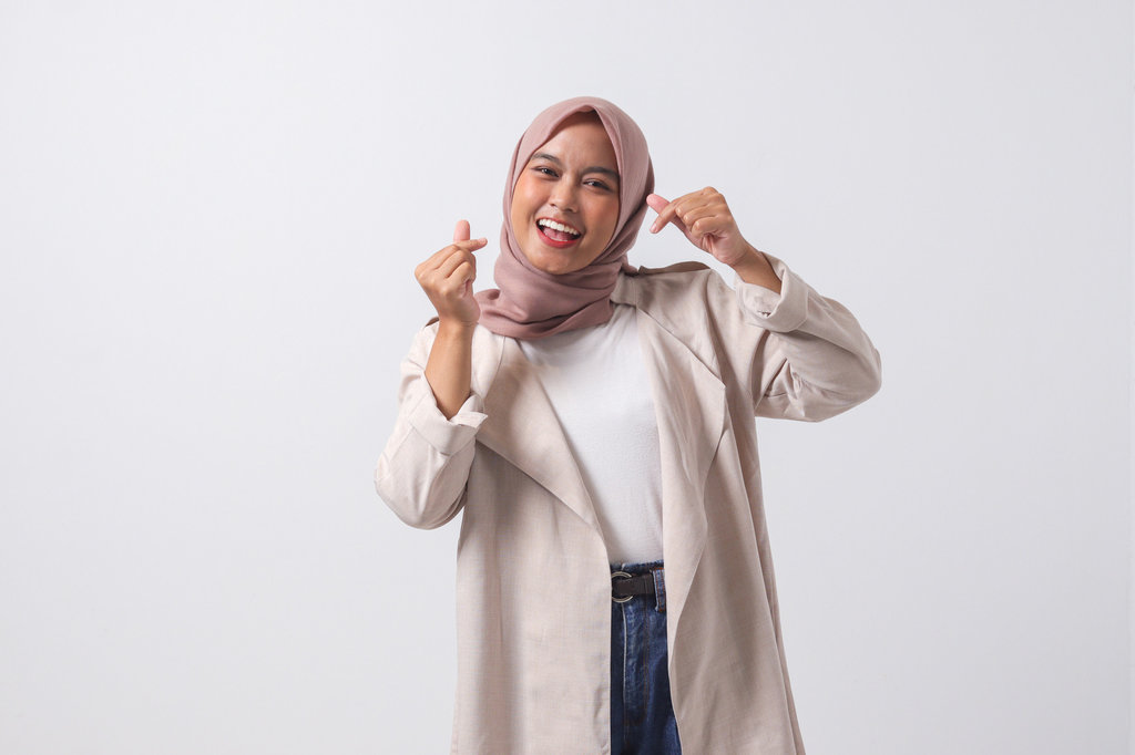 Baju Blazer, Inner Putih, dan Celana Jeans. FOTO/iStockphoto Baju Blazer Inner Putih dan Celana Jeans