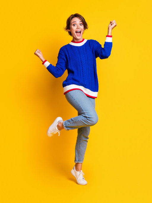 Baju Sweater Rajut dan Celana Jeans Boyfriend. FOTO/iStockphoto Baju Sweater Rajut dan Celana Jeans Boyfriend