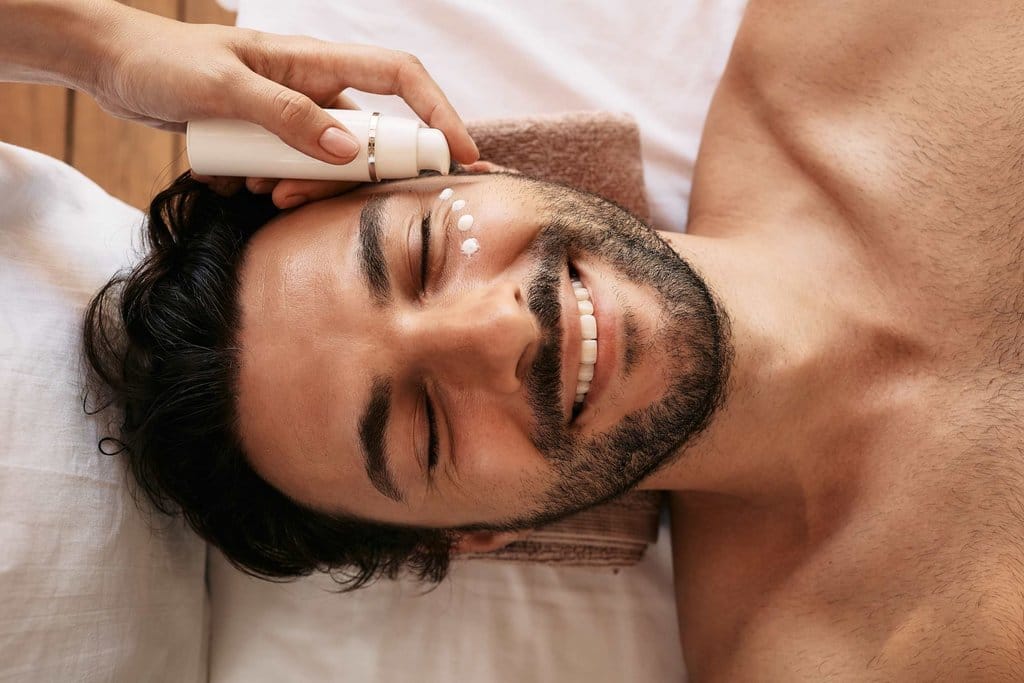 Ilustrasi Skincare Pria. foto/istockphoto Ilustrasi Skincare Pria