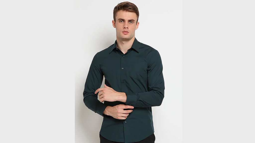 Kemeja pria hitam. foto/Executive. Kemeja Pria Executive