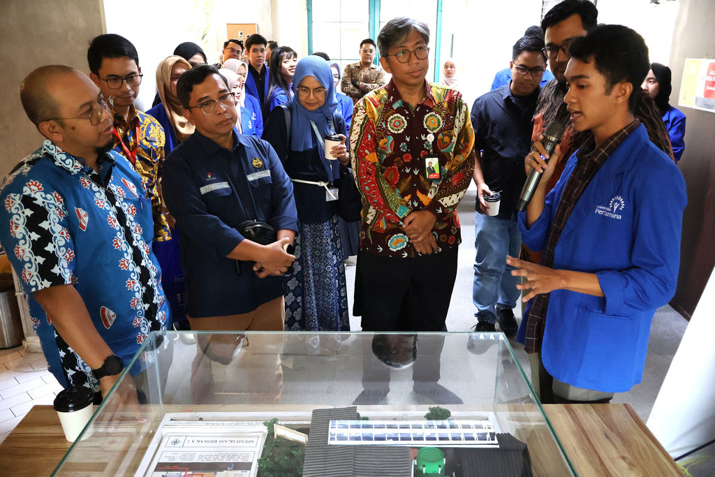 Muhammad Afyan Husnan Alza'far (paling kanan) saat memberikan penjelasan terkait proyek Biosaka -1 kepada perwakilan SKK Sumbagut di Jakarta. foto/Dok. PHR Body Artikel PHR II 12 15