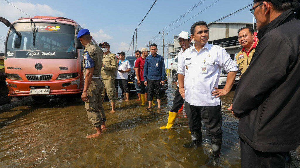 Wakil Gubernur Jawa Tengah Taj Yasin Maimoen cek langsung kondisi banjir. FOTO/Pemprov Jateng Body artikel Pemprov Jateng 4