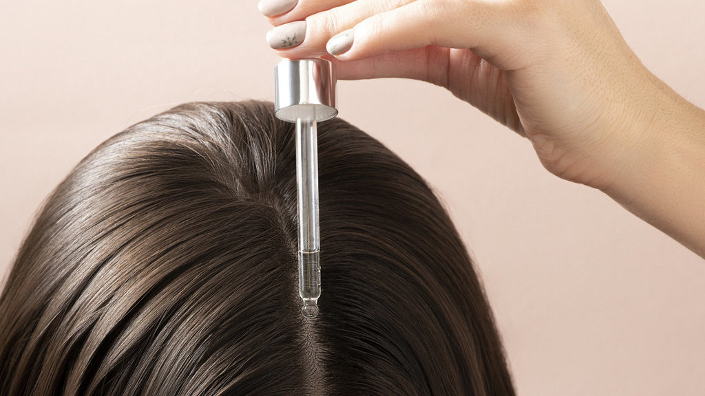 Ilustrasi Rosemary Oil untuk Rambut. FOTO/iStockphoto Ilustrasi Rosemary Oil untuk Rambut