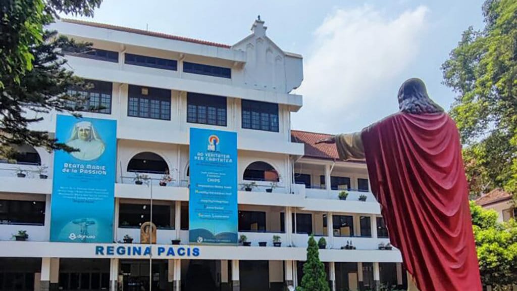 SMA Regina Pacis