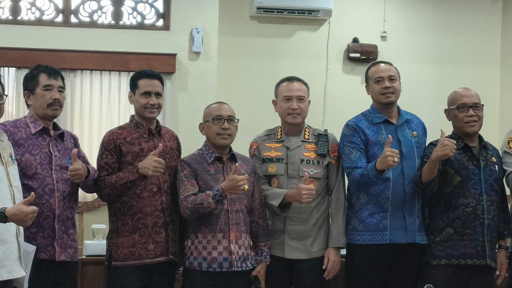 Rapat DPRD Provinsi Bali bersama dengan perangkat daerah mengenai situasi keamanan dan ketertiban, Senin (23/06/2025). Tirto.id/Sandra Gisela Rapat DPRD Provinsi Bali