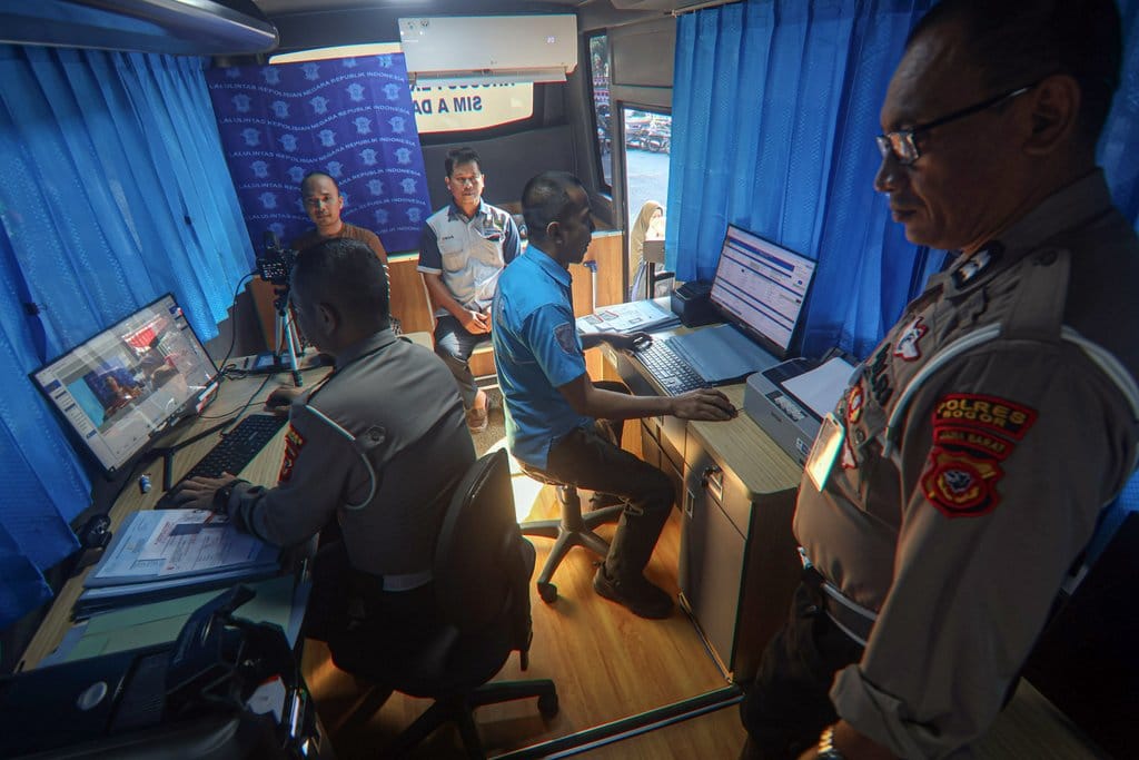 Pelayanan perpanjangan SIM gratis HUT Bhayangkara