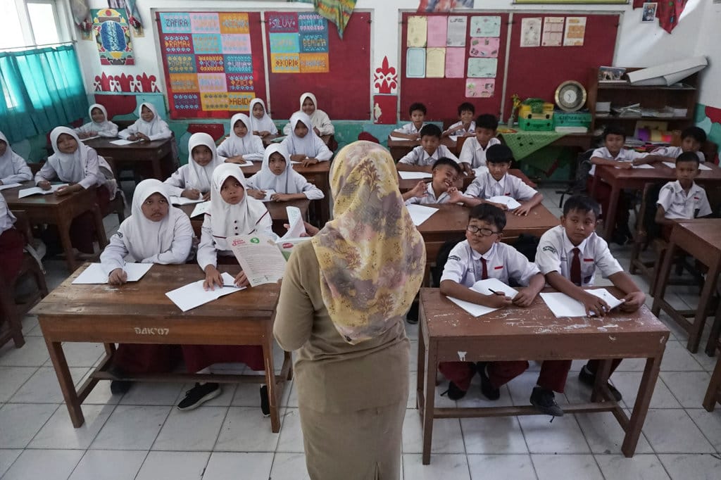 Gaji Guru Honorer Jabar Nunggak, MenpanRB: Itu Wewenang Pemda