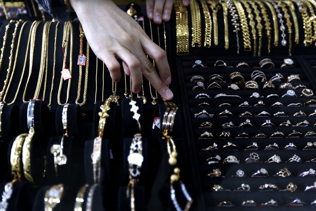 Harga Jual Emas Perhiasan Hari Ini 17 April 2026 di Surabaya