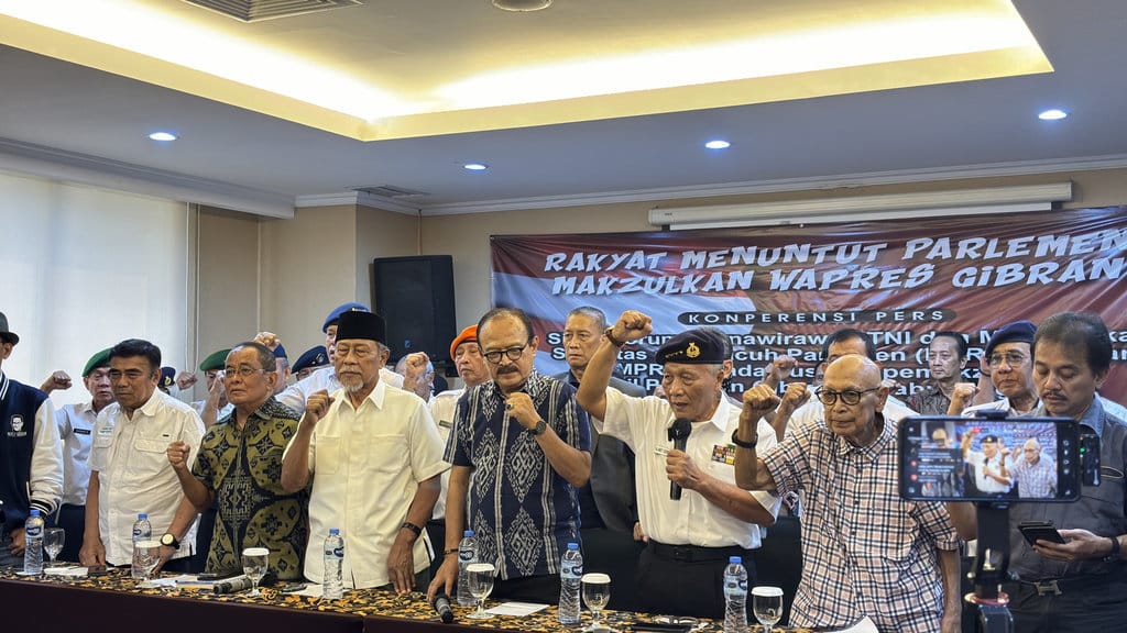 Konferensi Pers Forum Purnawirawan TNI dan Koalisi Masyarakat tentang Desakan Pemakzulan Gibran Rakabuming Raka di Hotel Arion Suites, Kemang, Jakarta, Rabu (2/7/2025). tirto.id/Nabila Ramadhanty Putri Darmadi. Konpers Pemakzulan Gibran Rakabuming Raka