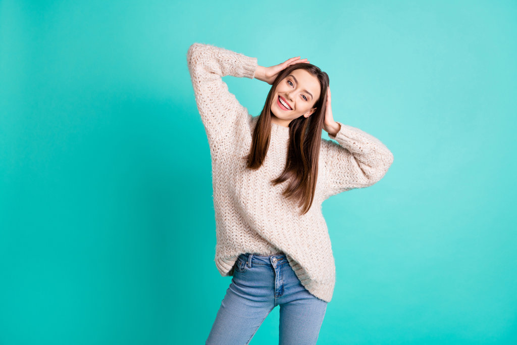 Baju Sweter rajut dan celana jeans