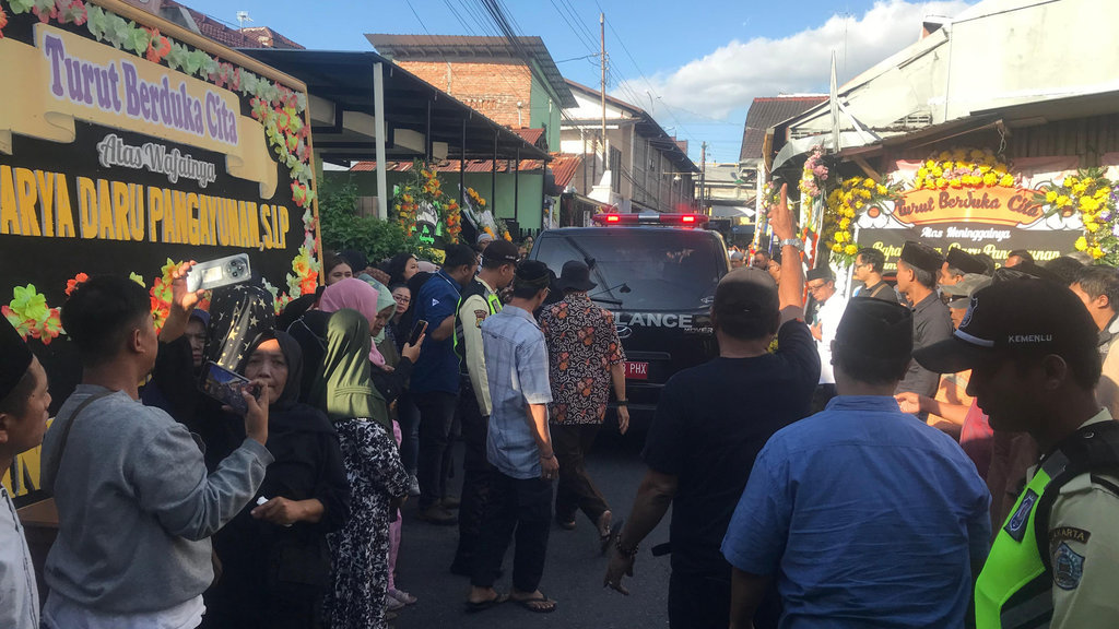Jenazah Almarhum Arya Daru Pangayunan