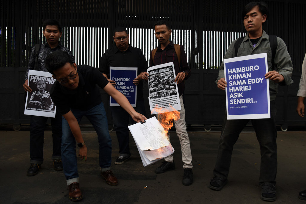Aksi sikapi RKUHAP di Gerbang Pancasila DPR