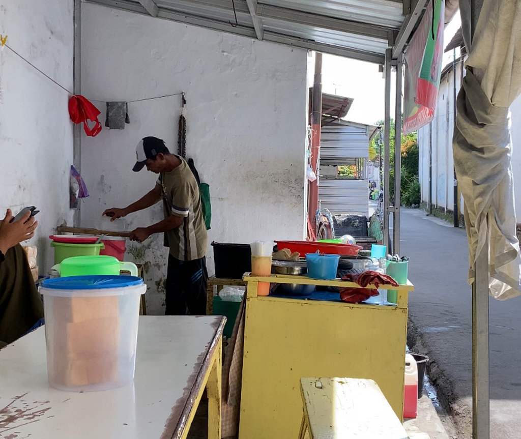Kuliner Es Lontrong di Slawi