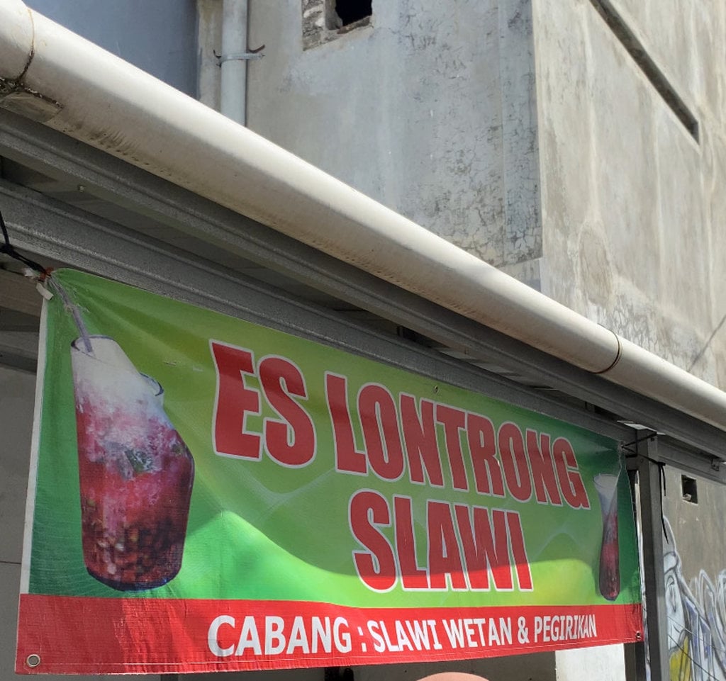 Kuliner Es Lontrong di Slawi