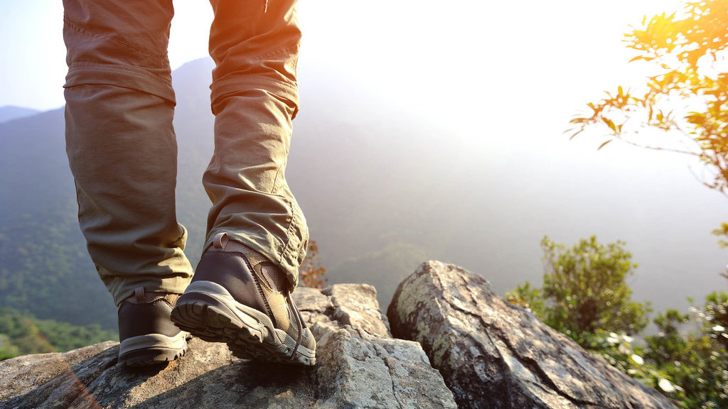 Sepatu Gunung