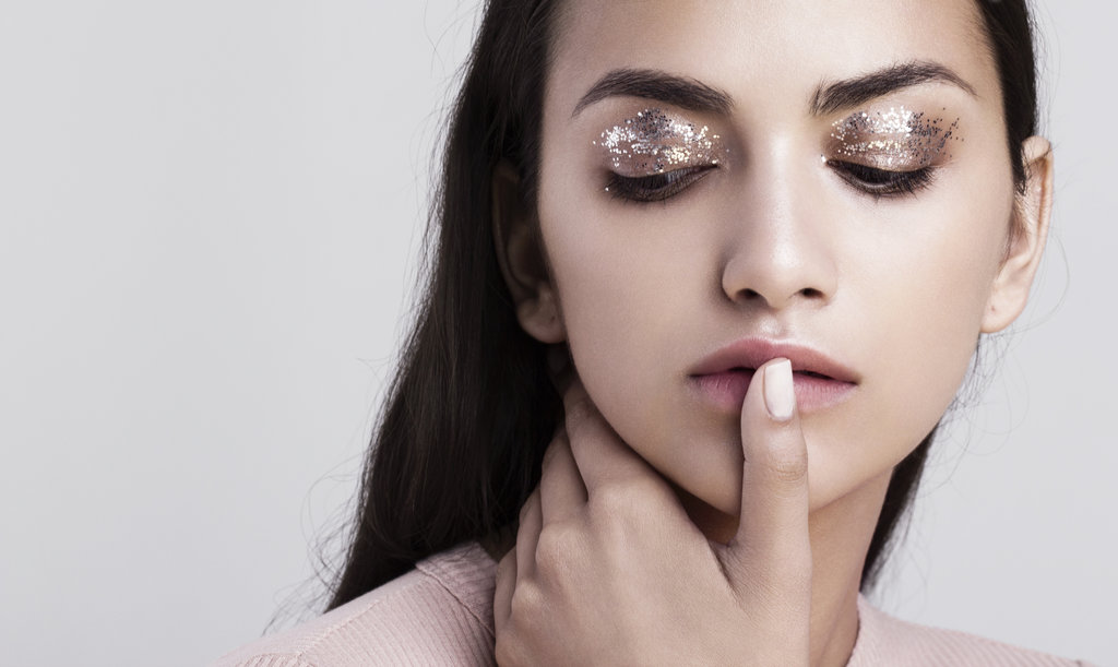Header Glitter dan Perselingkuhan