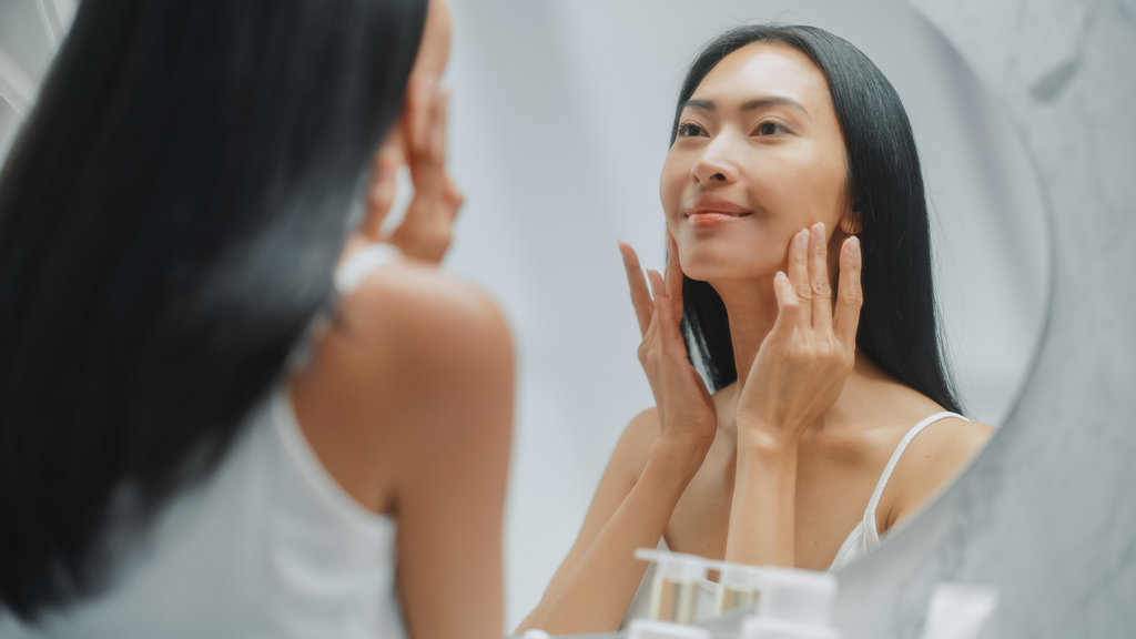 Ilustrasi Penggunaan Skincare. FOTO/iStockphoto Ilustrasi Penggunaan Skincare