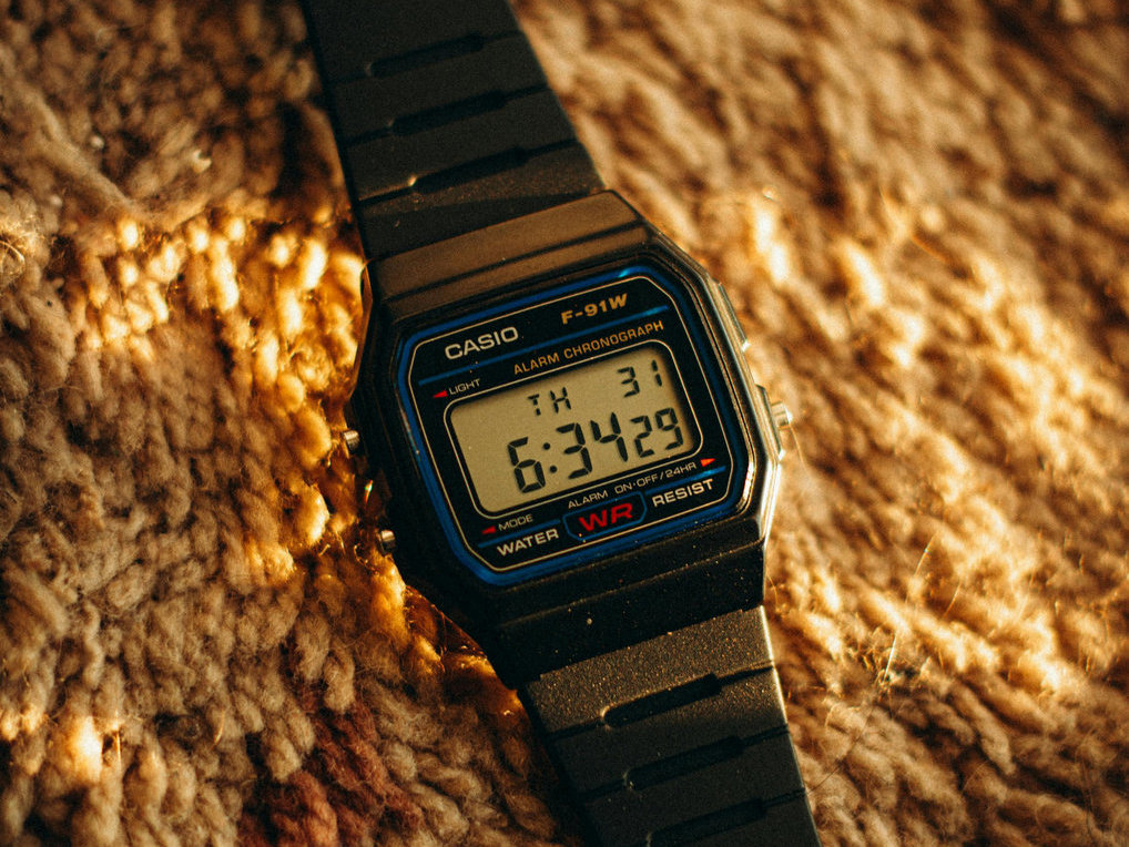 Casio F-91W. (FOTO/pexels.com/Luiz Eduardo Pacheco) Casio F-91W
