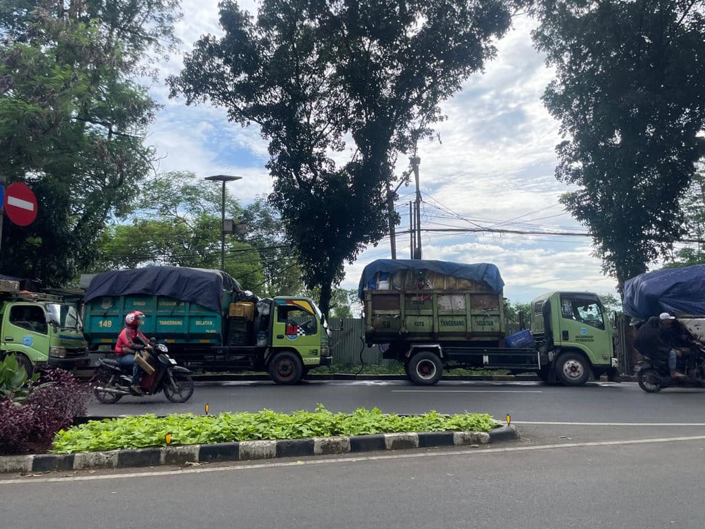 Kondisi Truk Angkut Sampah Tangsel yang Tidak Layak Pakai masih Beroperasi. (Foto: Jupri Nugroho) Truk Angkut Sampah Tangsel