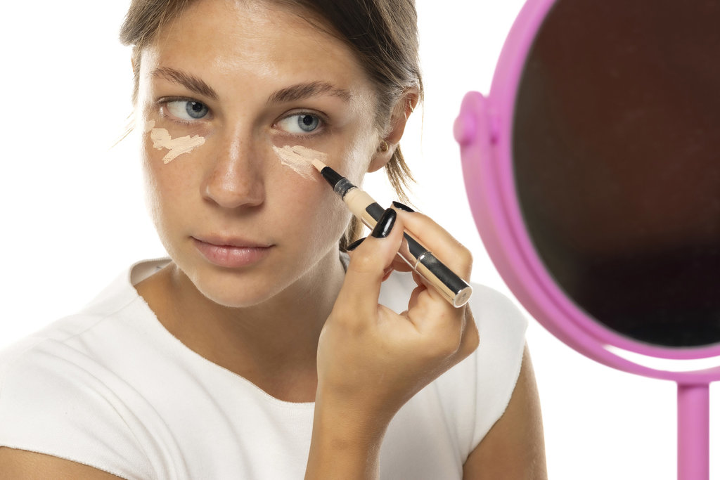 Ilustrasi concealer. foto/istockphoto Ilustrasi concealer