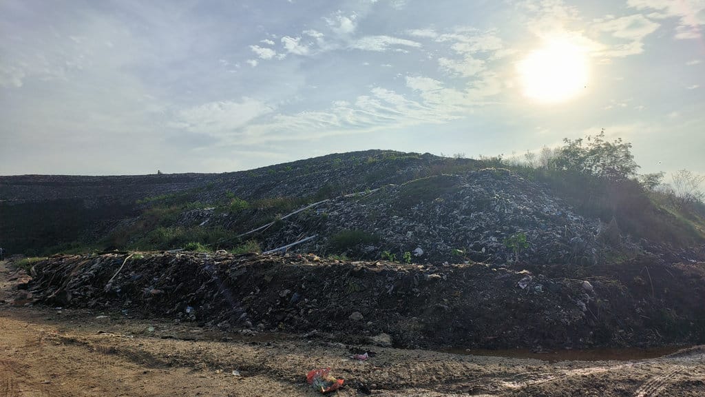 Tempat Pemrosesan Akhir (TPA) Regional Suwung, Denpasar, Selasa (27/05/2025). Tirto.id/Sandra Gisela TPA Suwung