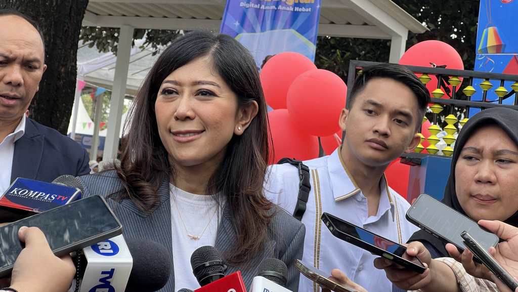 Menteri Komunikasi dan Digital (Komdigi), Meutya Hafid, setelah penandatanganan kerja sama dengan kementerian lain mengenai rencana aksi implementasi PP No. 17 Tahun 2025, di TMII, Jakarta Timur, Kamis (31/7/2025). Tirto.id/Ayu Mumpuni Meutya Hafid