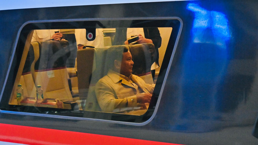 Presiden Prabowo Naik Kereta Cepat Whoosh