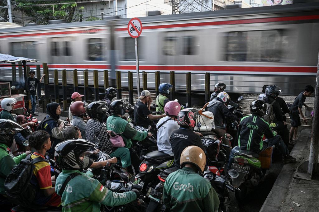 Kronologi Awal KA Argo Bromo Tabrak KRL di Stasiun Bekasi Timur