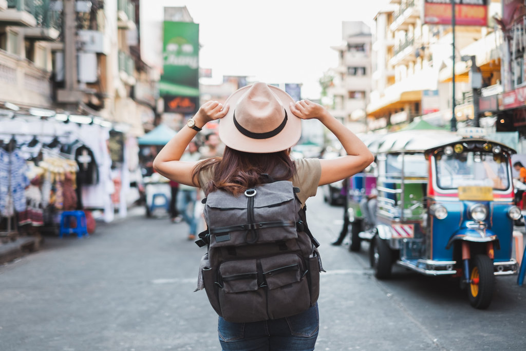 Tas yang cocok untuk liburan - Ilustrasi backpacker. FOTO/iStockphoto Ilustrasi backpacker