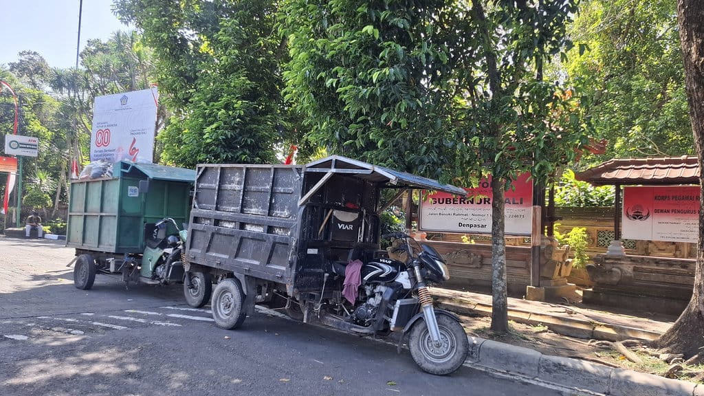  Motor cikar pengangkut sampah 