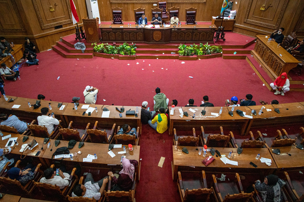 Suasana sidang paripurna pembentukan panitia khusus (Pansus) hak angket menyusul aksi unjuk rasa yang menuntut Bupati Pati Sudewo mundur dari jabatannya, di ruang sidang DPRD Kabupaten Pati, Jawa Tengah, Rabu (13/8/2025). ANTARA FOTO/Aji Styawan/nym. Pembentukan pansus hak angket terkait Bupati Pati