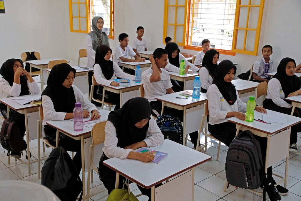 Rencana penyaluran 15 ribu laptop untuk siswa sekolah rakyat 