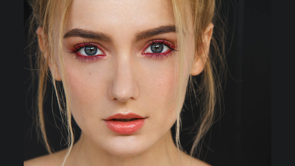 Make up look merah putih