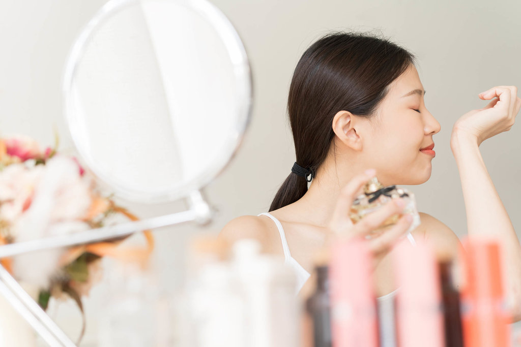Parfum perempuan wangi tahan lama. foto/istockphoto Parfum perempuan wangi tahan lama