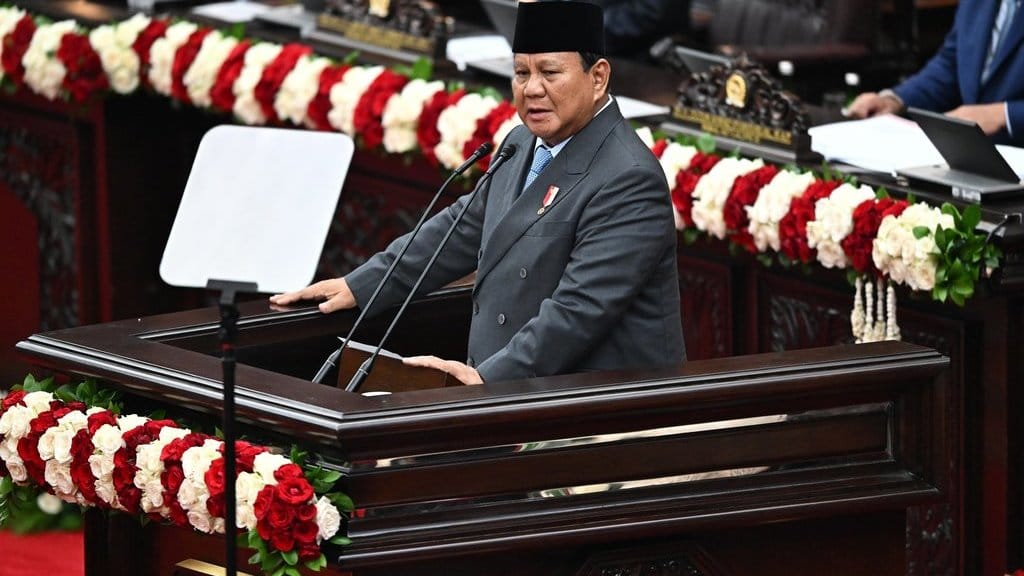 Presiden Prabowo Subianto menyampaikan pidato kenegaraan dalam rangka Penyampaian Pengantar/Keterangan Pemerintah atas RUU tentang APBN Tahun Anggaran 2026 beserta Nota Keuangannya saat Sidang Paripurna Pembukaan Masa Persidangan I DPR Tahun Sidang 2025-2026 di Gedung Nusantara, Kompleks Parlemen, Jakarta, Jumat (15/8/2025). ANTARAFOTO/Dhemas Reviyanto/sgd/wpa. Pidato pengantar RUU APBN 2026 dan Nota Keuangan