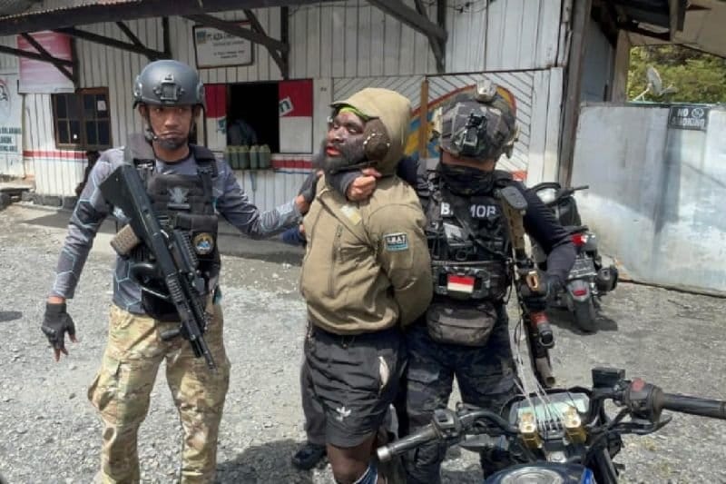 Satgas Damai Cartenz Tangkap Penembak Polisi di Puncak Jaya