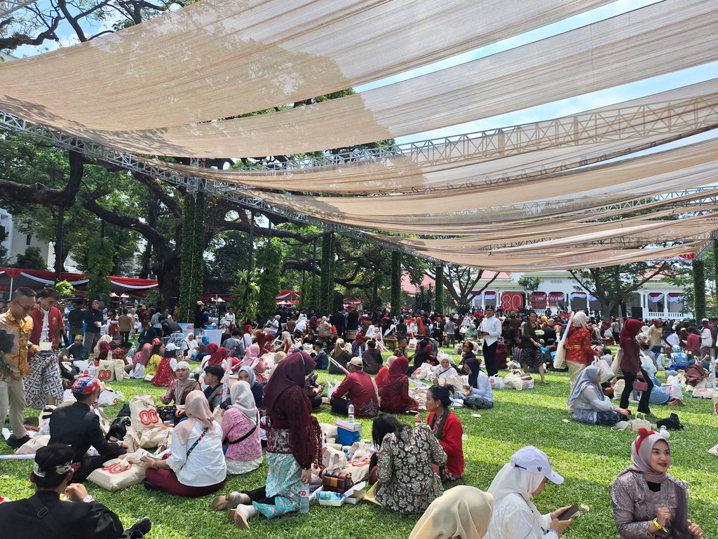 Suasana pesta rakyat di halaman dalam kompleks Istana Negara, Jakarta Pusat, Minggu (17/8/2025). Tirto.id/Muhammad Naufal Pesta Rakyat di Halaman Dalam Istana