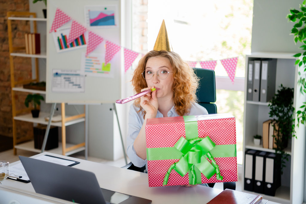 Ulang tahun bos. foto/istockphoto Ulang tahun bos dan teman kerja