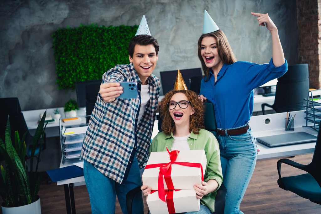 Ulang tahun bos. foto/istockphoto Ulang tahun bos dan teman kerja