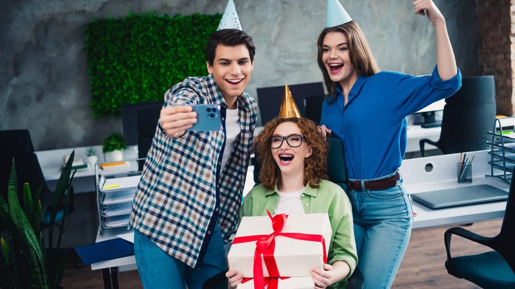 Ulang tahun bos dan teman kerja