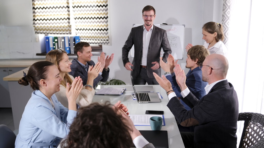 Ulang tahun bos. foto/istockphoto Ulang tahun bos dan teman kerja