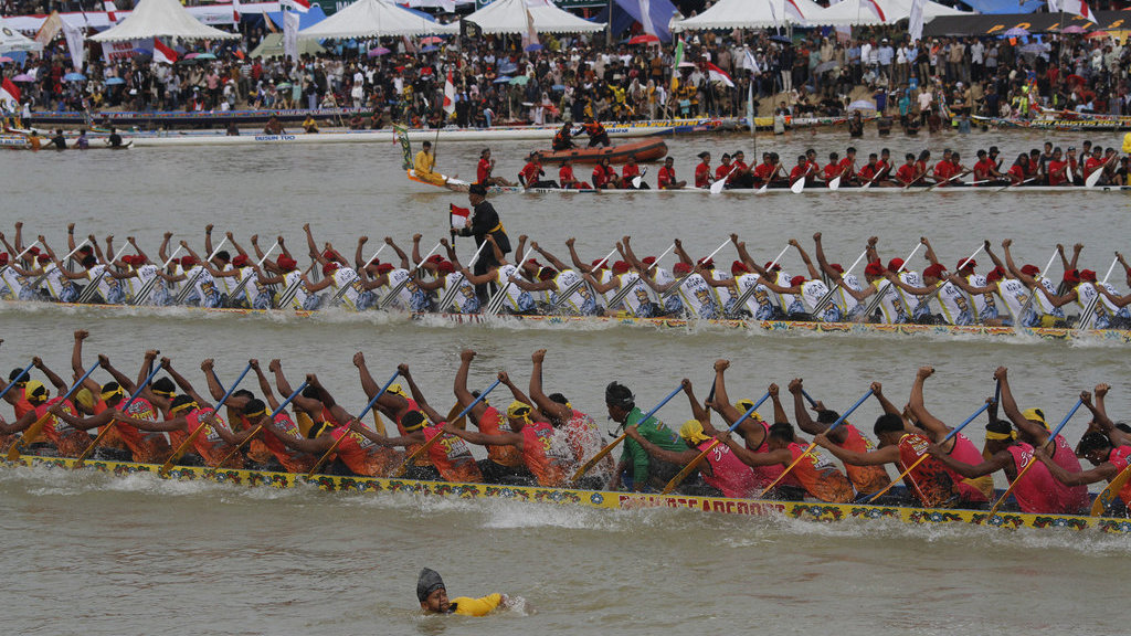 Festival Pacu Jalur Riau