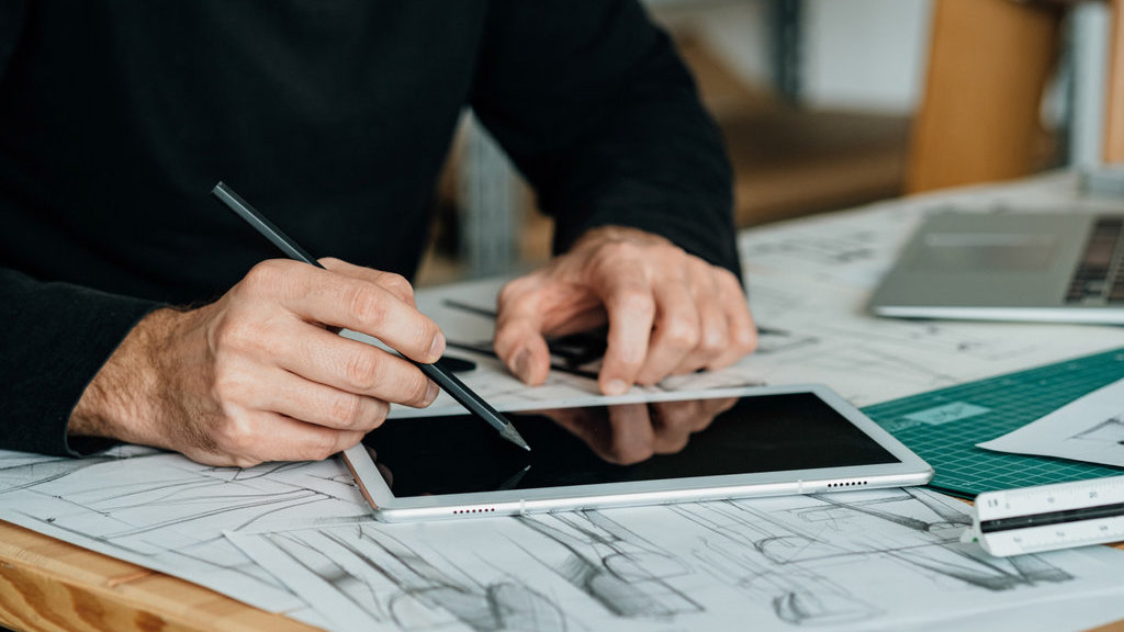 Ilustrasi orang sedang mendesain