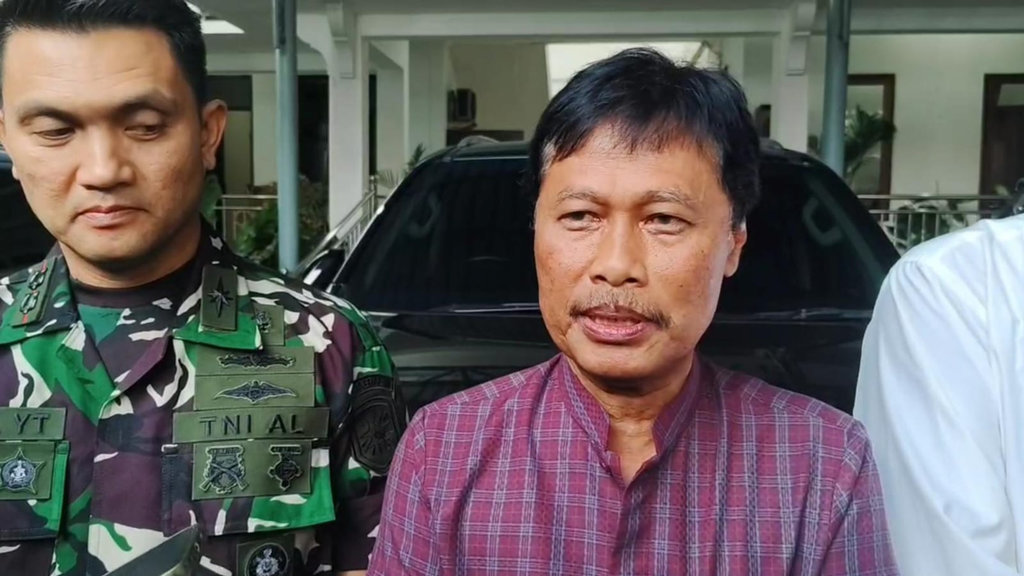 Walikota Cirebon Effendi Edo saat ditemui usai audiensi dengan Paguyuban Pelangi. (Sumber: Cirebon Banget) Pertemuan Paguyuban Pelangi dengan Walikota Cirebon