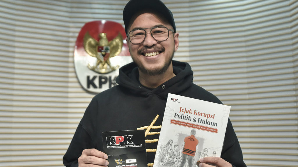 KPK bekerja sama dengan komedian Pandji Pragiwaksono