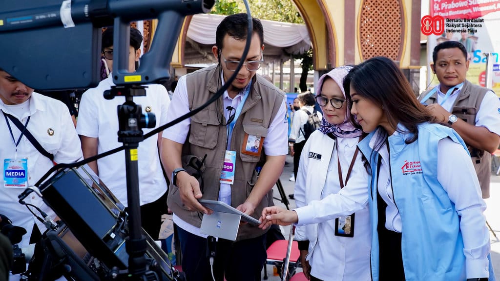 Menteri Komunikasi dan Digital Meutya Hafid (Kanan). (FOTO/Istimewa) Body Artikel Komdigi Kopdes 1