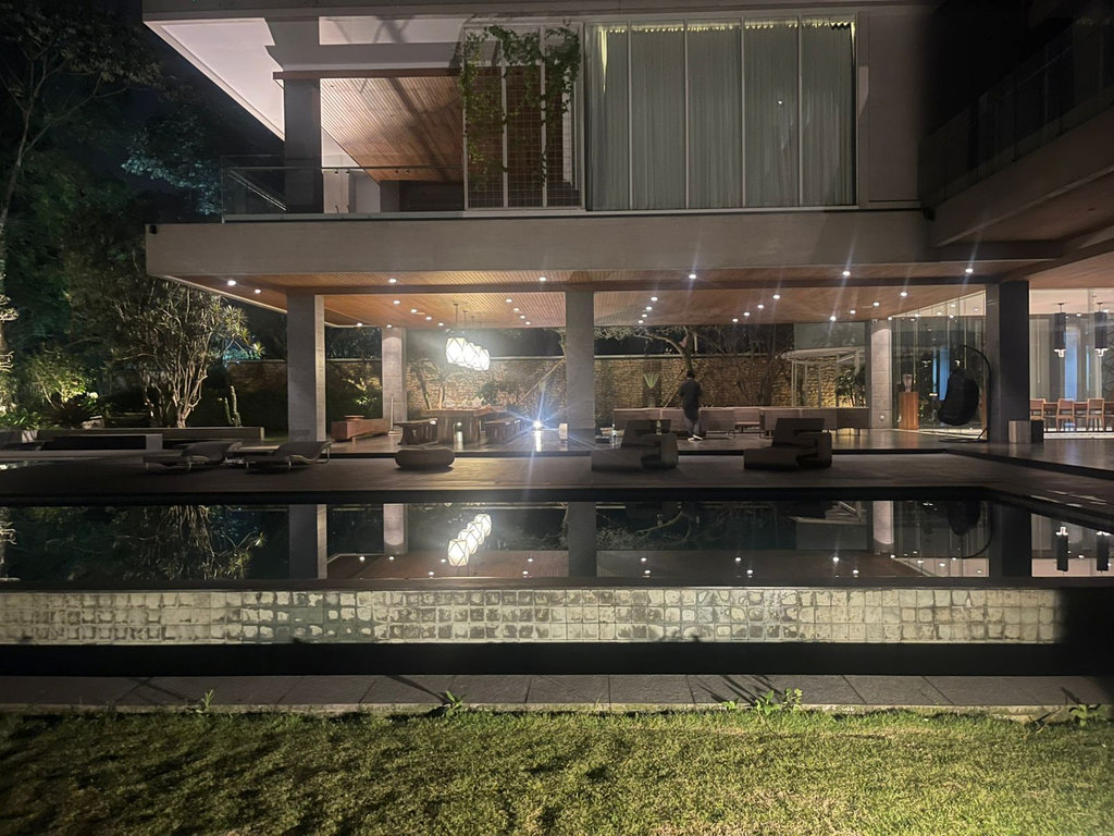 Tim Penyidik menyita 1 (satu) bidang tanah beserta bangunan diatasnya yang beralamat di Perumahan Rancamaya Golf Estate Jalan Bunga Raya Nomor 9, 10, dan 11 Kelurahan Kertamaya, Kecamatan Bogor Selatan, Kota Bogor, Jawa Barat. (FOTO/dok. Kejaksaan Agung) Body Artikel 2 Kejaksaan Agung 6