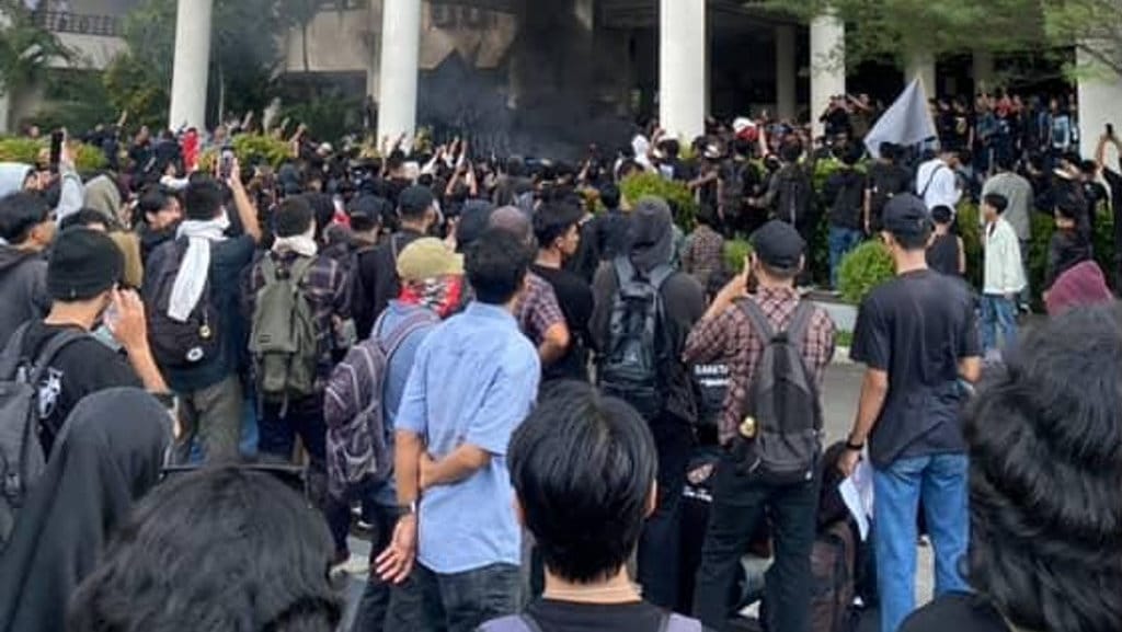 DEMO DI DPRD PROVINSI KALBAR