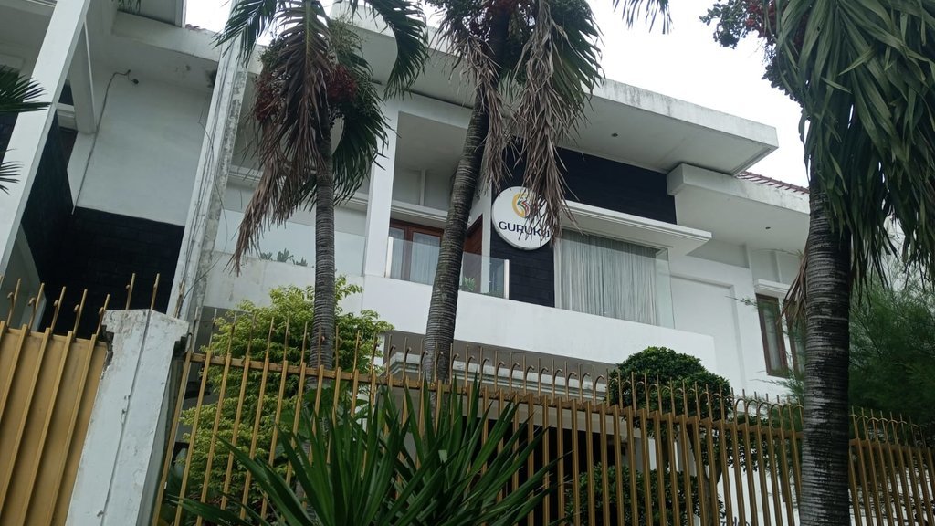 Kondisi rumah Dwi Hartono (40), pelaku pembunuhan Mohamad Ilham Pradipta (37), Kepala Cabang (Kacab) BRI Cempaka Putih, di Jalan San Fransisco, Blok Q1, Nomor 8 dan 9, Kompleks Perumahan Kota Wisata, Kecamatan Gunungputri, Kabupaten Bogor. GUNAWAN /BOGOR24UPDATE Rumah Dwi Hartono